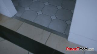 Hot babe in bath kylee strutt porn