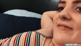 Masseuse Whitney Wright can&#39;&#39; t withstand licking yummy looking pussy of hot customer