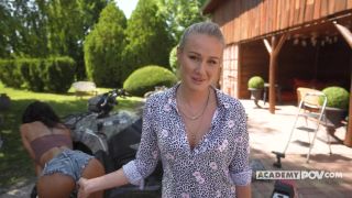 Slutty nerd Shelly swallows a load on her parent's couch amber moore facial